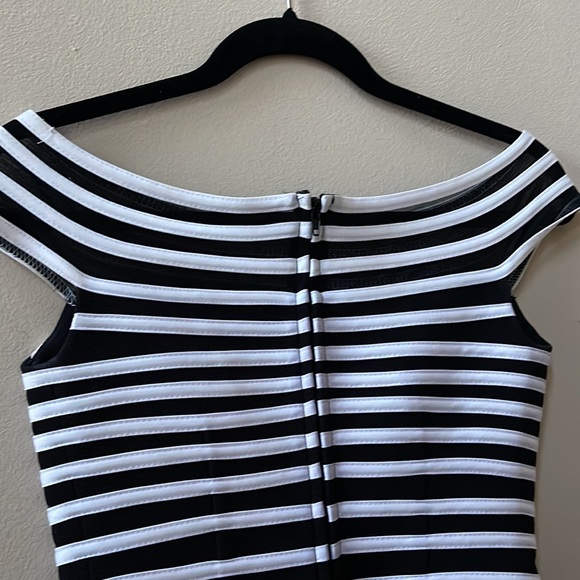 JS Collections Fitted Off Shoulder Bateau Neckline Top Size 4 - Picture 3 of 11